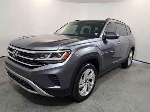 Used 2023 Volkswagen Atlas SE w/ Panoramic Sunroof Package image 3