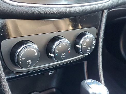 Used 2013 Chrysler 200 Touring FWD image 27