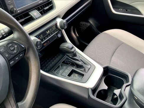 Used 2020 Toyota RAV4 XLE w/ Convenience Package FWD image 16