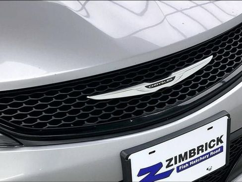 Used 2015 Chrysler 200 S w/ Navigation & Sound Group I image 30