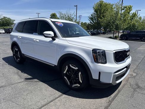 Used 2023 Kia Telluride EX w/ EX Captain's Chair Package AWD/4WD image 9