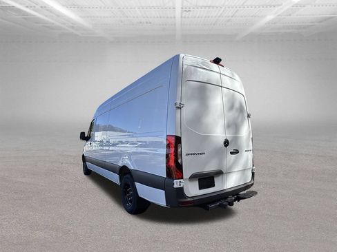 Used 2024 Mercedes-Benz Sprinter 3500 image 3