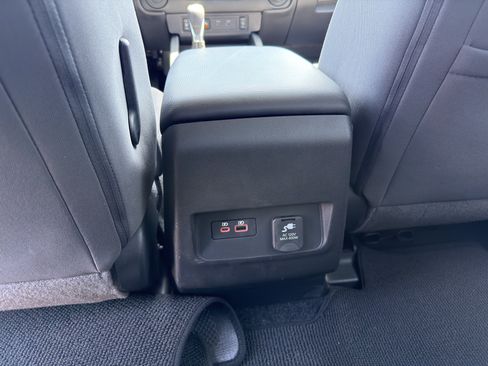 Used 2024 Nissan Frontier SV w/ SV Convenience Package RWD image 23