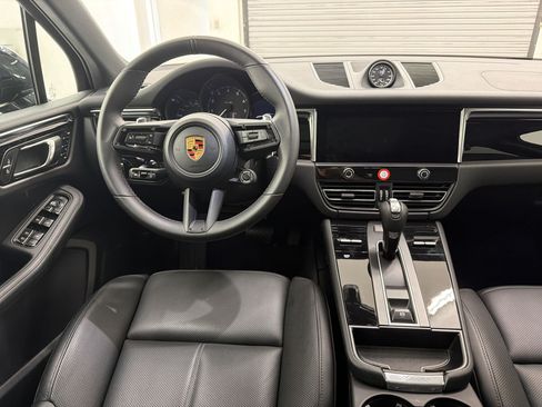 Used 2026 Porsche Macan AWD/4WD image 29