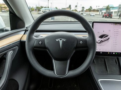 Used 2024 Tesla Model Y Long Range AWD/4WD image 24