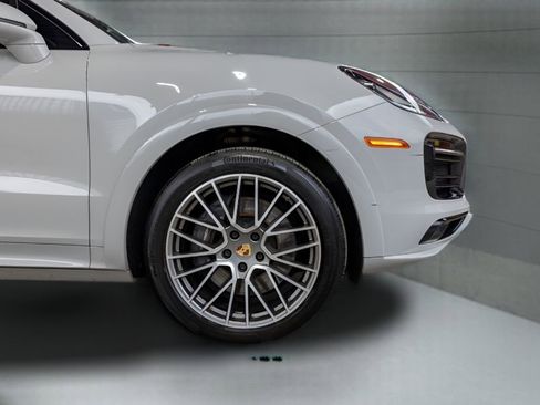 Used 2023 Porsche Cayenne Coupe AWD/4WD image 10