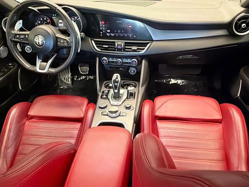 Used 2022 Alfa Romeo Giulia Veloce RWD image 12