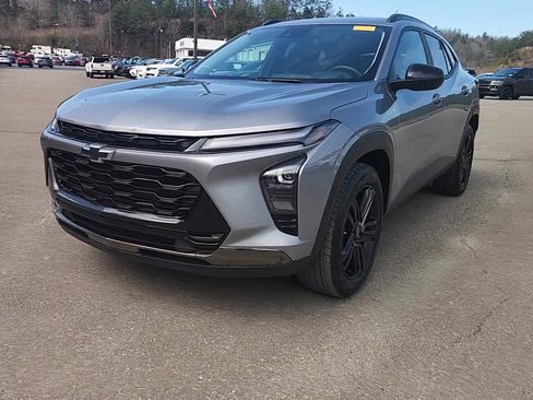 Used 2024 Chevrolet Trax ACTIV w/ Sunroof Package image 12