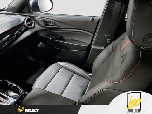 Used 2025 Chevrolet Trax RS w/ Sunroof Package FWD image 26