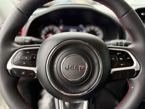 Used 2023 Jeep Renegade Trailhawk image 30