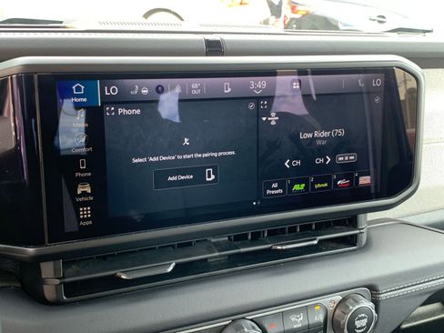 Used 2025 Jeep Wrangler Sahara image 21