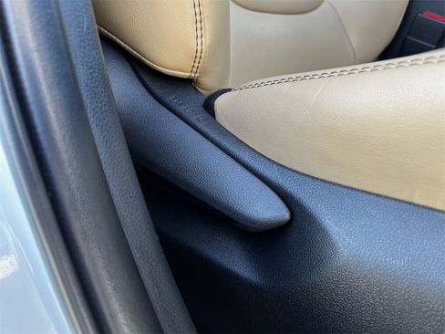 Used 2023 Toyota RAV4 XLE Premium image 27