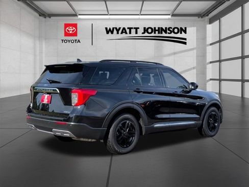 Used 2022 Ford Explorer XLT w/ Equipment Group 202A AWD/4WD image 5