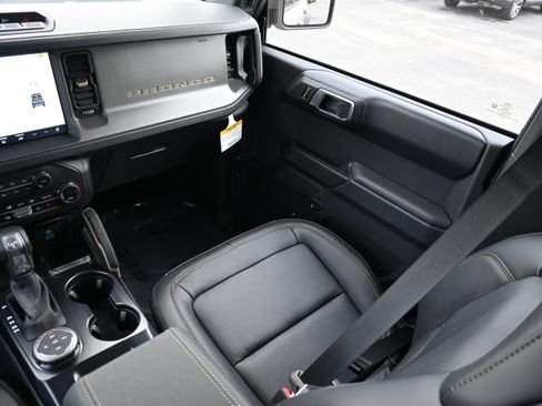 New 2025 Ford Bronco Badlands image 32