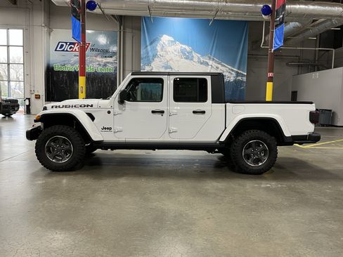 Used 2020 Jeep Gladiator Rubicon image 2