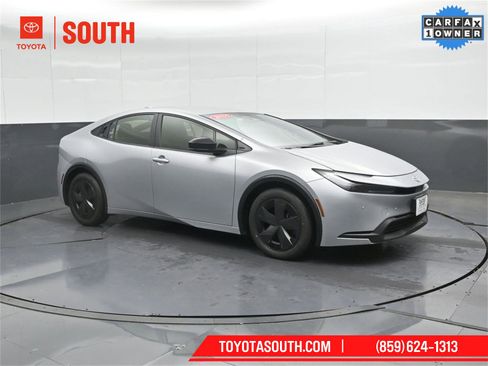 Used 2024 Toyota Prius LE image 4