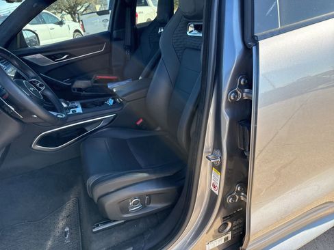 Used 2023 Jaguar F-PACE SVR image 11