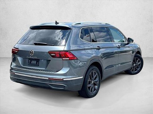 Used 2022 Volkswagen Tiguan SE FWD image 2