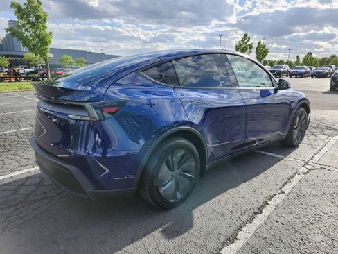 Used 2026 Tesla Model Y 2WD image 16