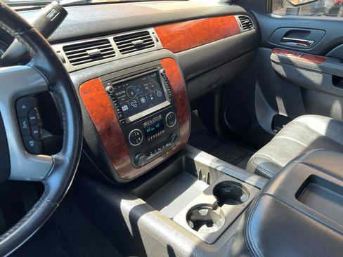 Used 2011 Chevrolet Avalanche LT AWD/4WD image 38