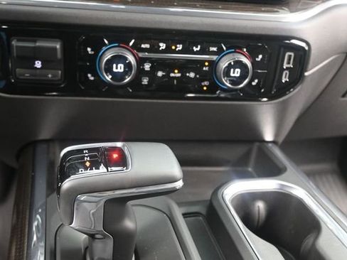 Used 2024 Chevrolet Silverado 1500 LT Trail Boss w/ LT Trail Boss Premium Package AWD/4WD image 12