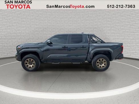 Used 2025 Toyota Tacoma Trailhunter image 8