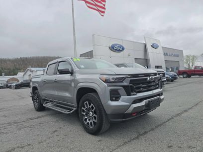 Used 2024 Chevrolet Colorado Z71 w/ Z71 Convenience Package 2