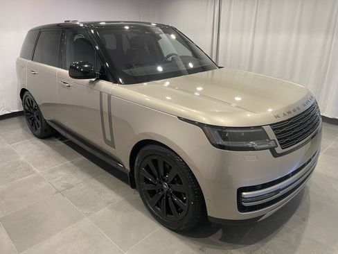 Used 2023 Land Rover Range Rover SE image 3