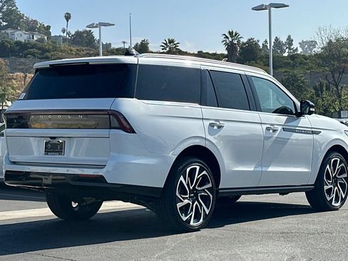 New 2026 Lincoln Navigator Black Label AWD/4WD image 3