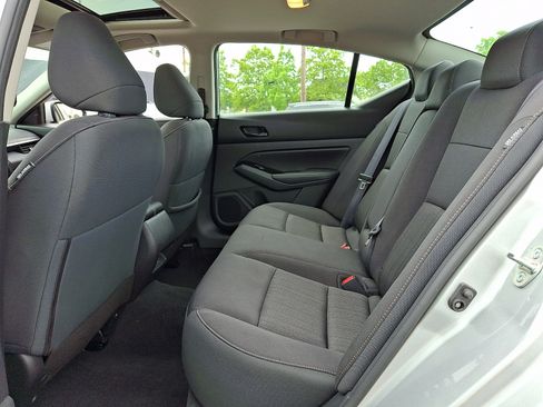 Certified 2023 Nissan Altima 2.5 SV w/ SV Premium Package FWD image 9