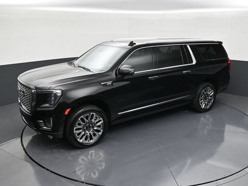 Used 2023 GMC Yukon XL Denali Ultimate AWD/4WD image 12