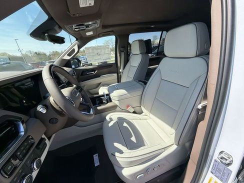 New 2026 GMC Yukon XL Denali w/ Denali Reserve Package image 11