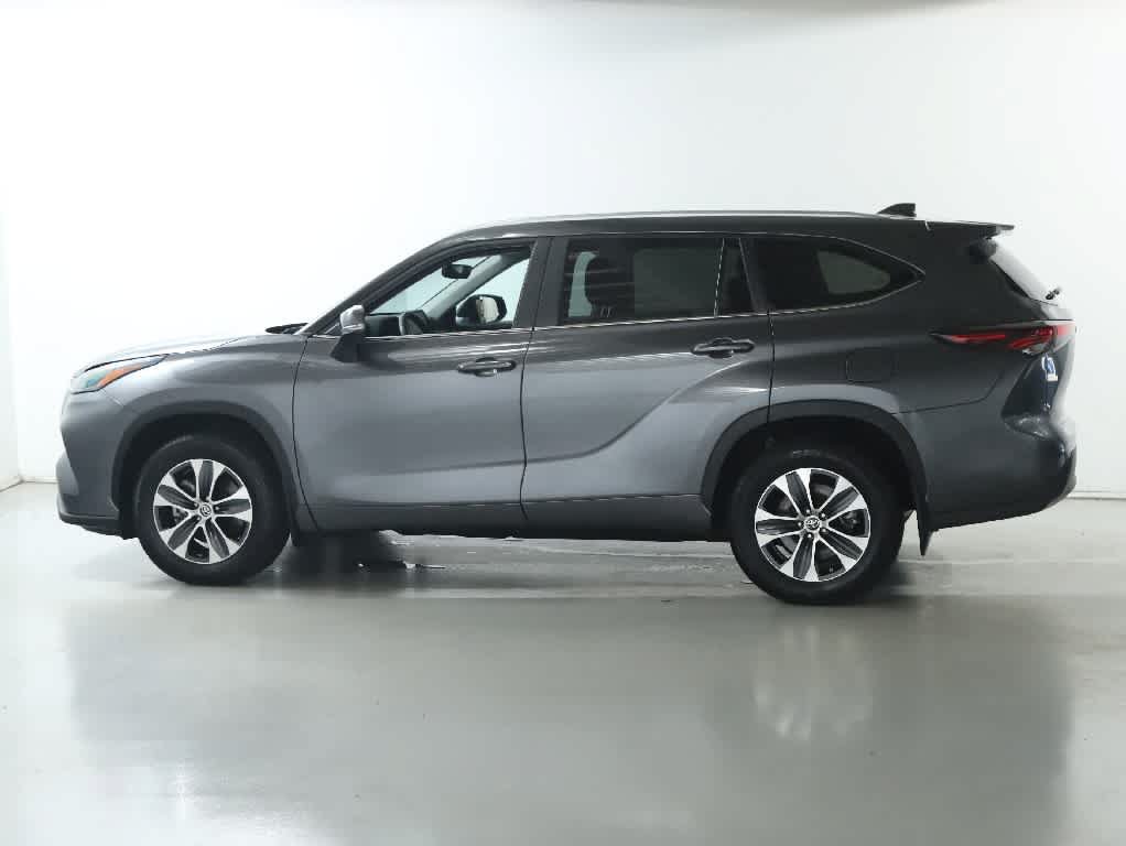 Used 2024 Toyota Highlander XLE AWD/4WD image 47
