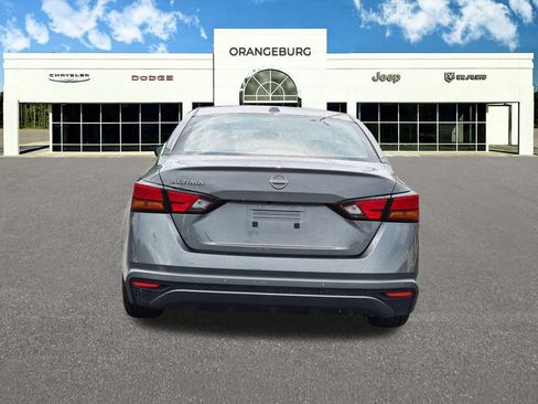 Used 2025 Nissan Altima 2.5 SV FWD image 8