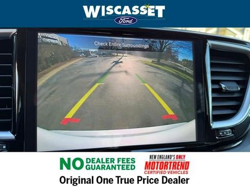 Used 2024 Chrysler Pacifica Touring-L image 10