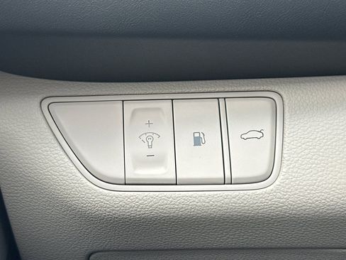 Used 2023 Genesis G70 2.0T RWD image 35