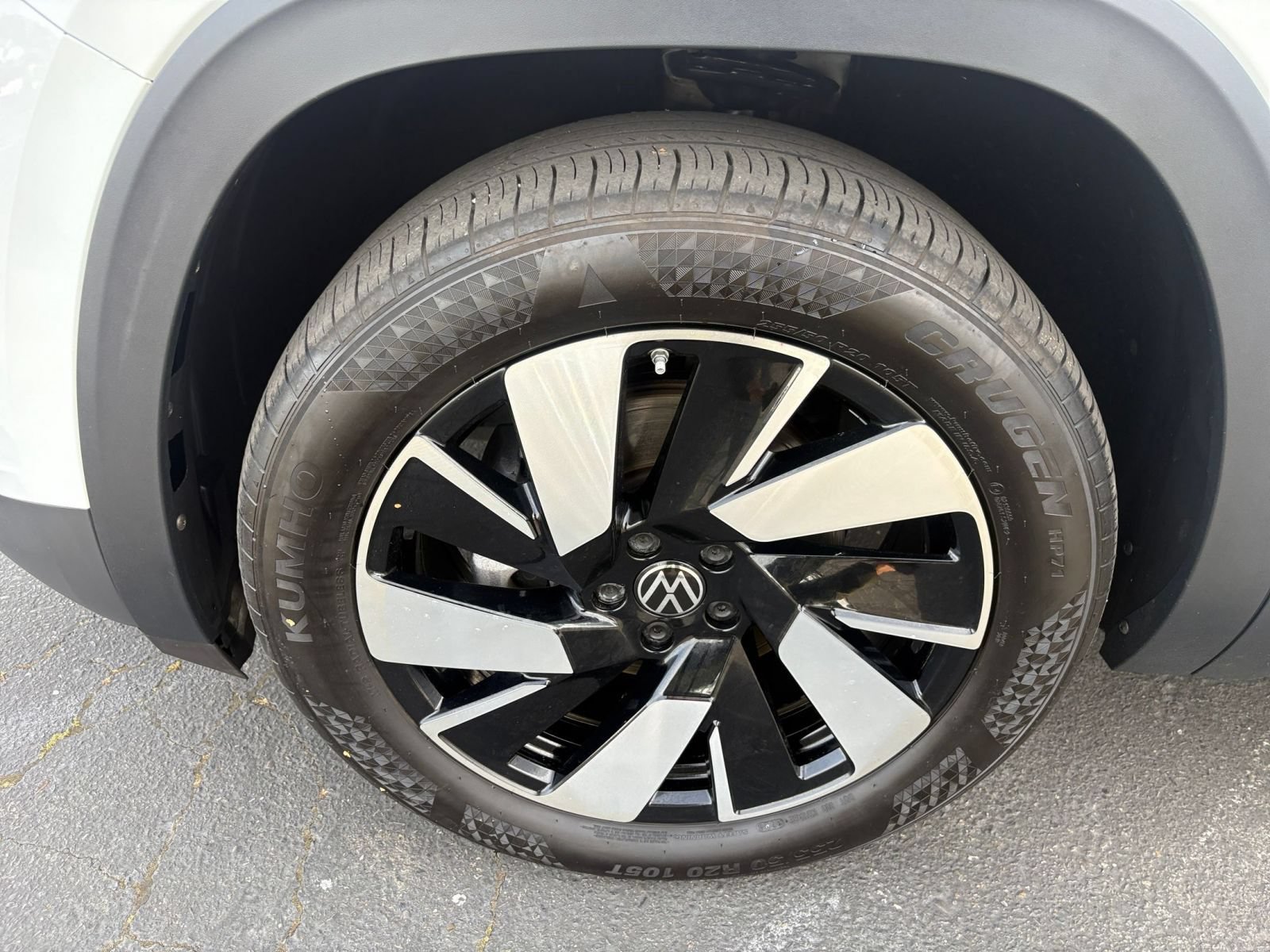 Used 2025 Volkswagen Atlas Cross Sport SE AWD/4WD image 32