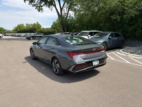 Used 2026 Hyundai Elantra Limited FWD image 3