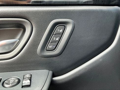 Used 2025 Honda Pilot Black Edition image 39