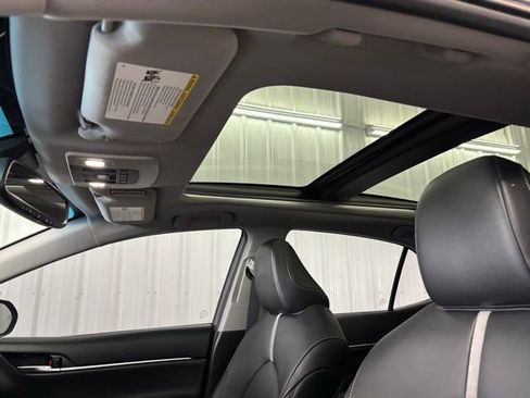 Used 2020 Toyota Camry XSE image 9