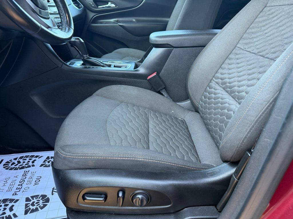 Used 2018 Chevrolet Equinox LT AWD/4WD image 12
