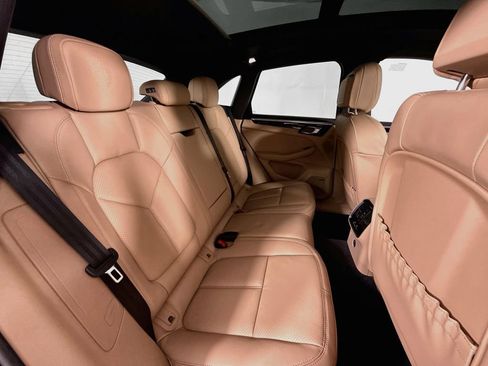 Certified 2026 Porsche Macan AWD/4WD image 28