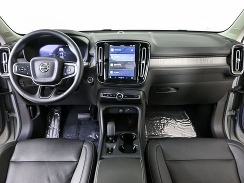 Certified 2025 Volvo XC40 B5 Core image 19