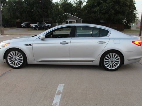 Used 2015 Kia K900 Luxury w/ VIP Package (Discontinued) RWD image 10