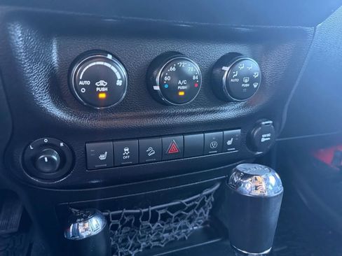 Used 2016 Jeep Wrangler Unlimited Rubicon image 14