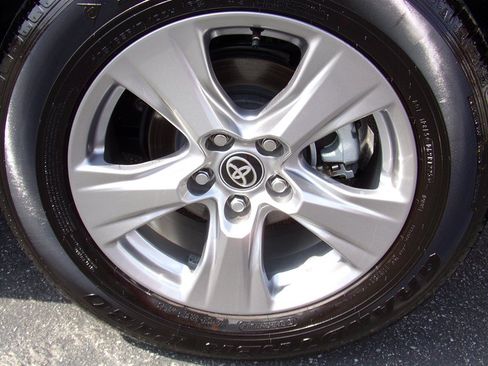 Used 2025 Toyota RAV4 XLE w/ Convenience Package FWD image 17