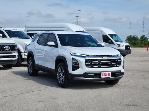 Used 2026 Chevrolet Equinox LT FWD image 3