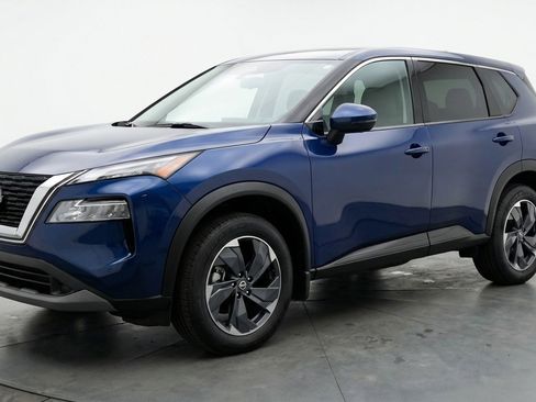 Used 2025 Nissan Rogue SV FWD image 3