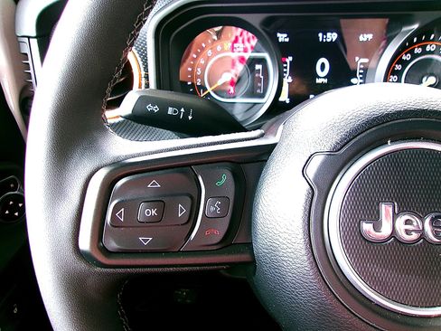 Used 2025 Jeep Gladiator Mojave w/ Safety Group AWD/4WD image 12