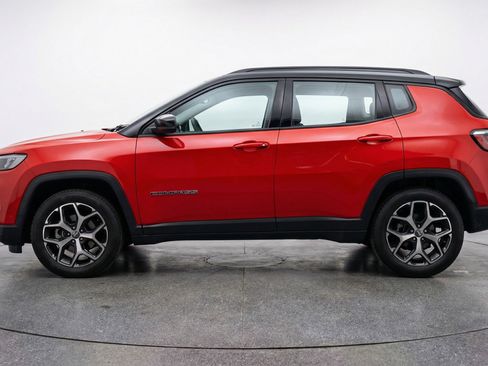 Used 2025 Jeep Compass Limited image 5
